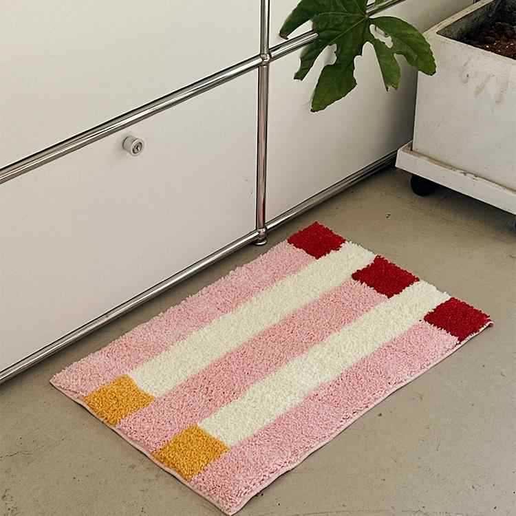 色の縞模様の植毛じゅうたんの浴室の入り口の足マットトイレの入り口の吸水滑り止めの布マット|undefined