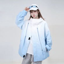 2025年春秋季渐变色户外防风保暖情侣冲锋衣运动休闲夹克男女外套