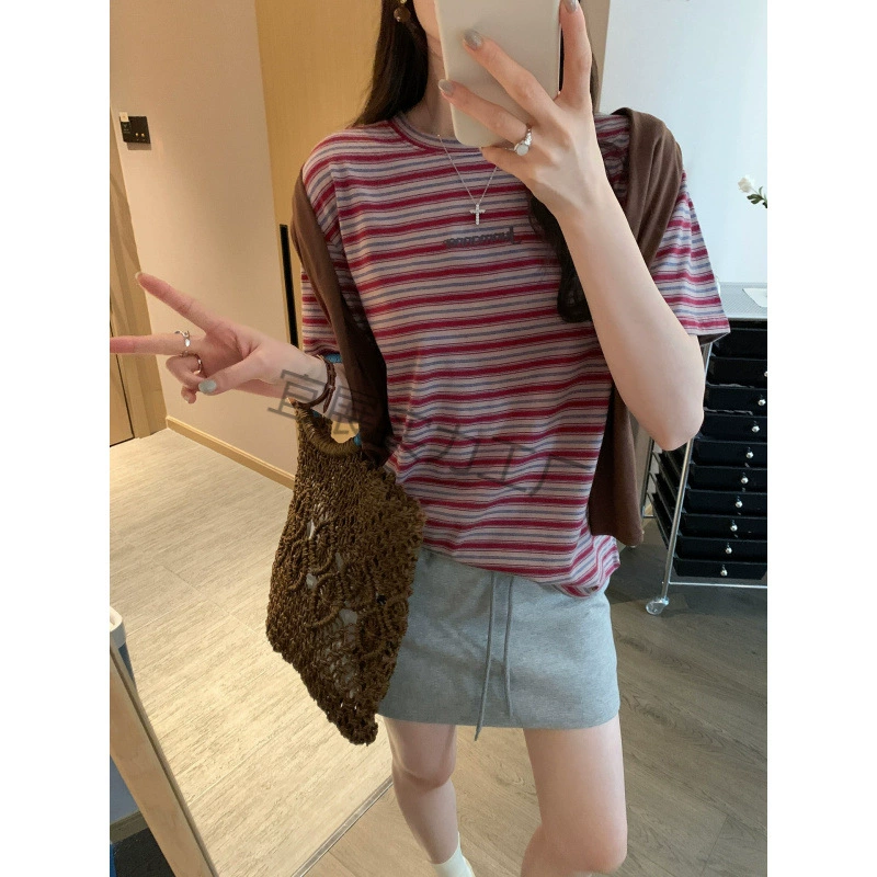 Летняя корейская стильная свободная футболка большого размера для похудения бордового цвета в ретро-стиле с контрастными полосками и короткими рукавами, женский топ с круглым вырезом на правое плечо