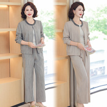 新款套装中年妈妈装秋装衣服时尚中老年女士休闲两件套服装大码女