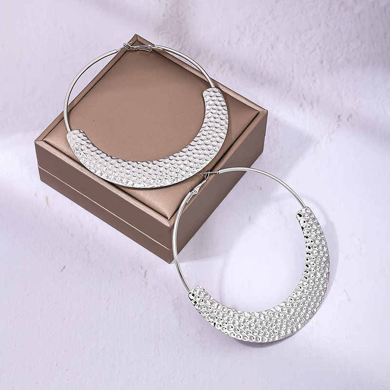 Grandi orecchini a cerchio minimalisti donna gioielli di moda_voghion.com
