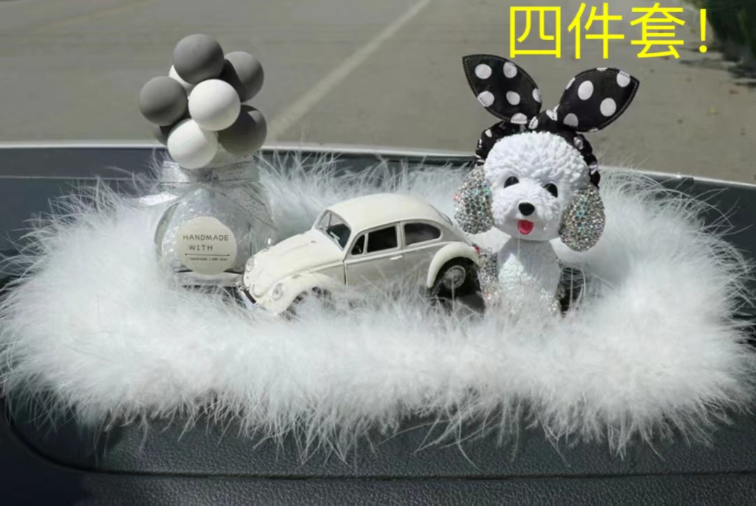 Adornos de automóviles Bola de diamantes de imitación Botella de aromaterapia Adornos de automóviles Consola central Decoración de automóviles Suministros internos de automóviles Net Red de plástico para mujeres