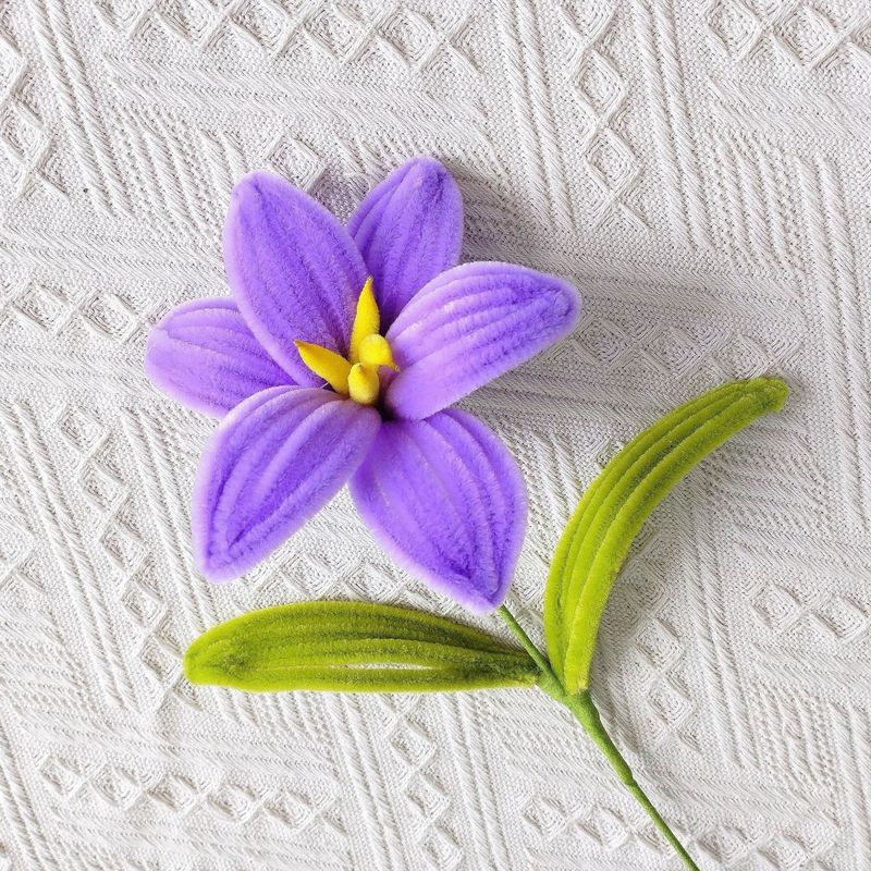 完成したシングルツイストスティック造花DIYブーケ、教師やクラスメートへのギフトとして、卒業記念品としてユリ|undefined