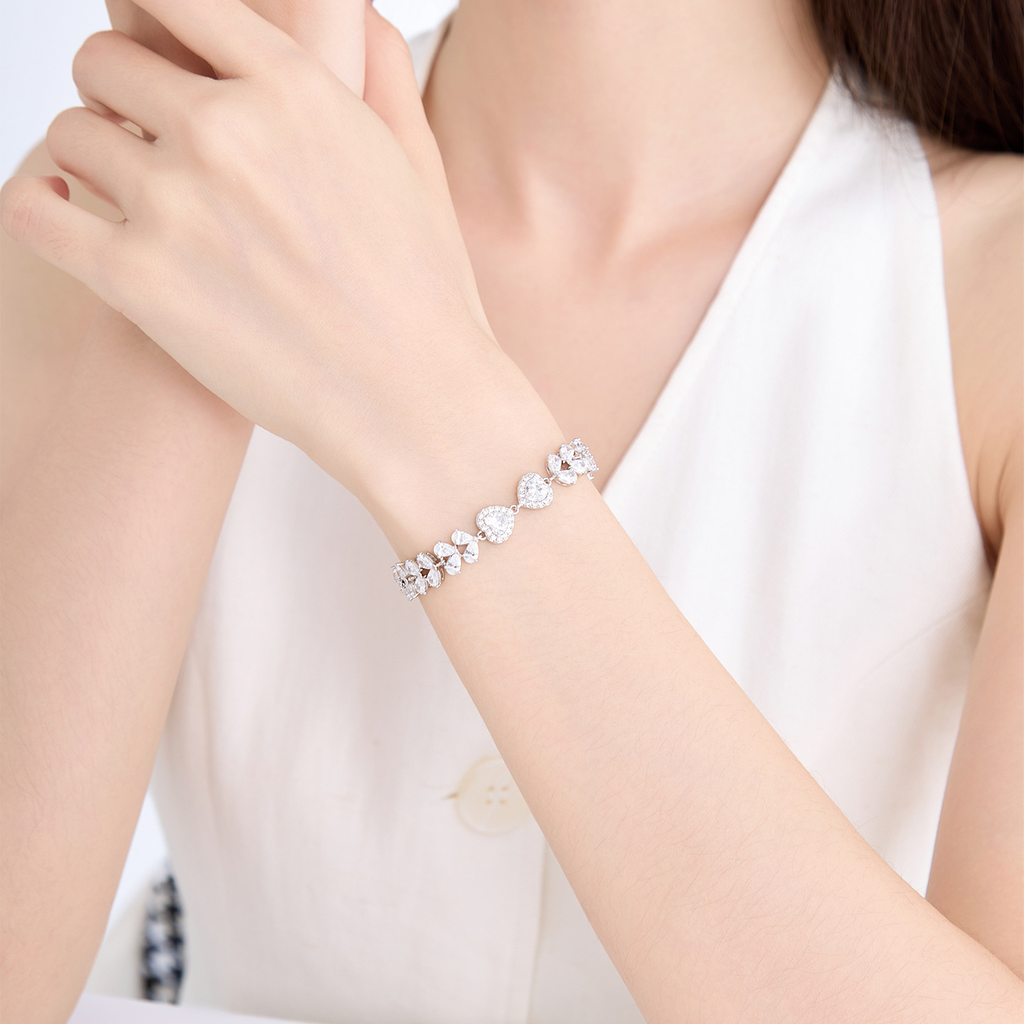 Pulsera Ajustable de Corazón en Aleación de Cobre para Mujer