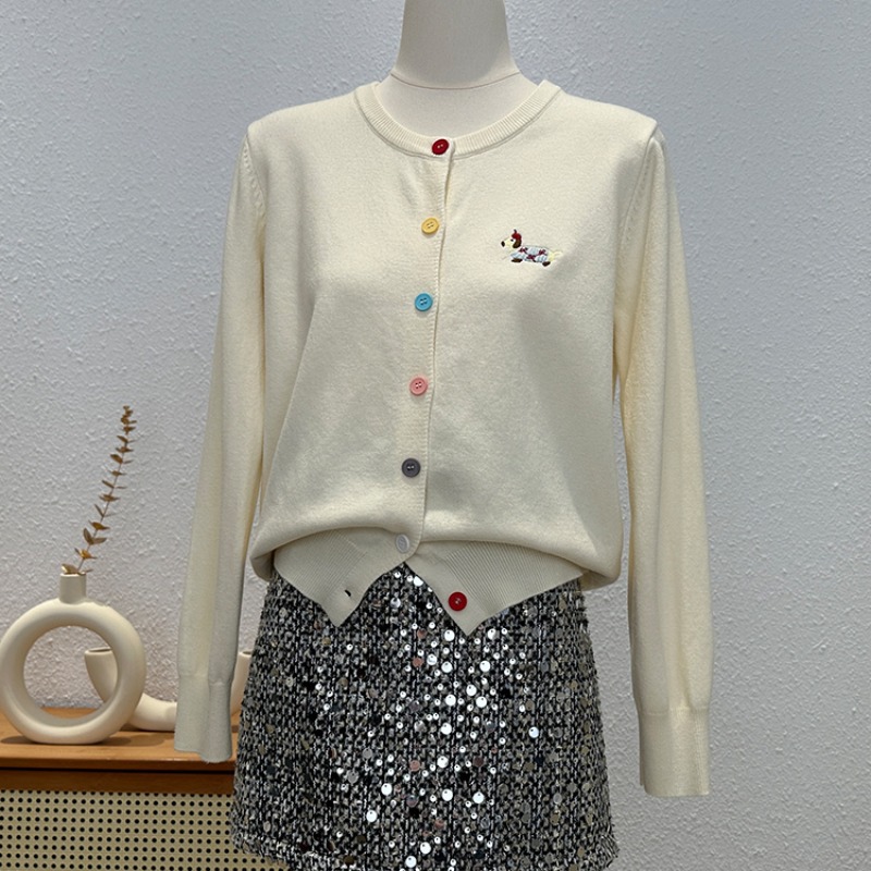 高级感长袖针织开衫女春季时尚气质刺绣百搭毛衣别致彩色扣子上衣