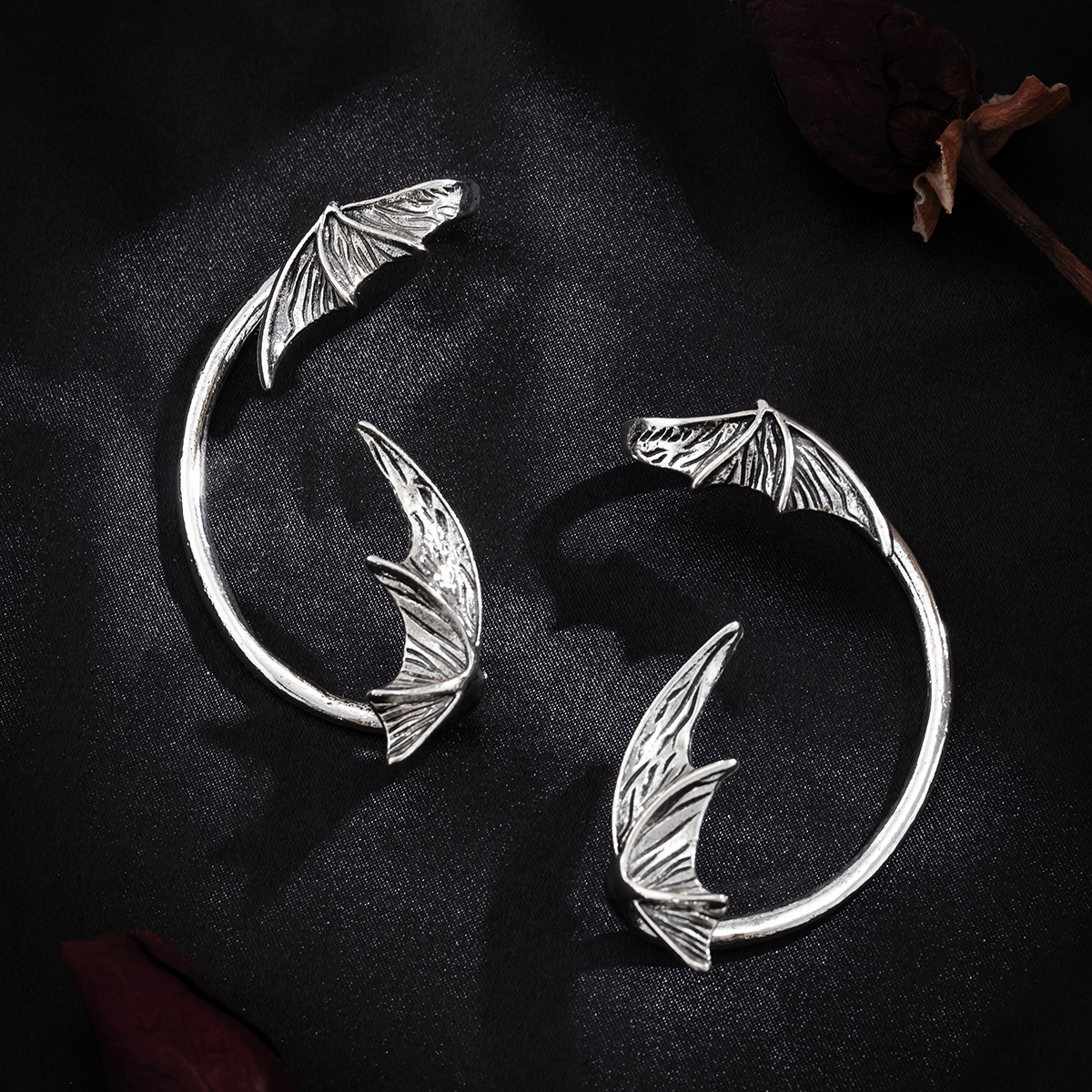 Gioielli stile punk foro libero ali di pipistrello clip Halloween appeso diavolo orecchio osso chiodo_voghion.com