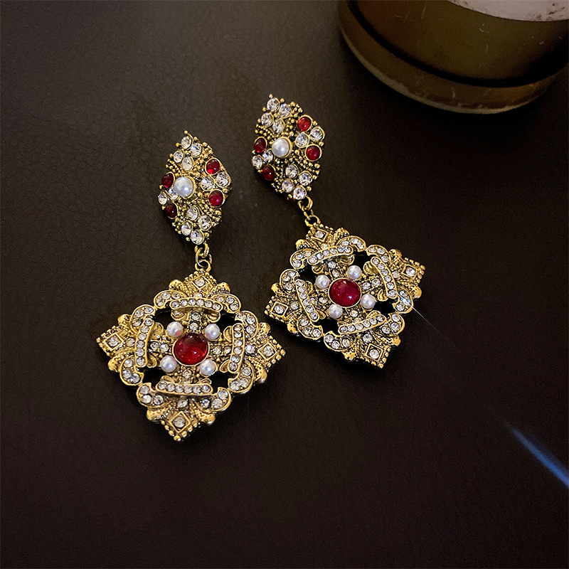 Vintage Style Heart Shape Alloy Plating Artificial Rhinestones Women's Earrings 1 Pair display picture 11