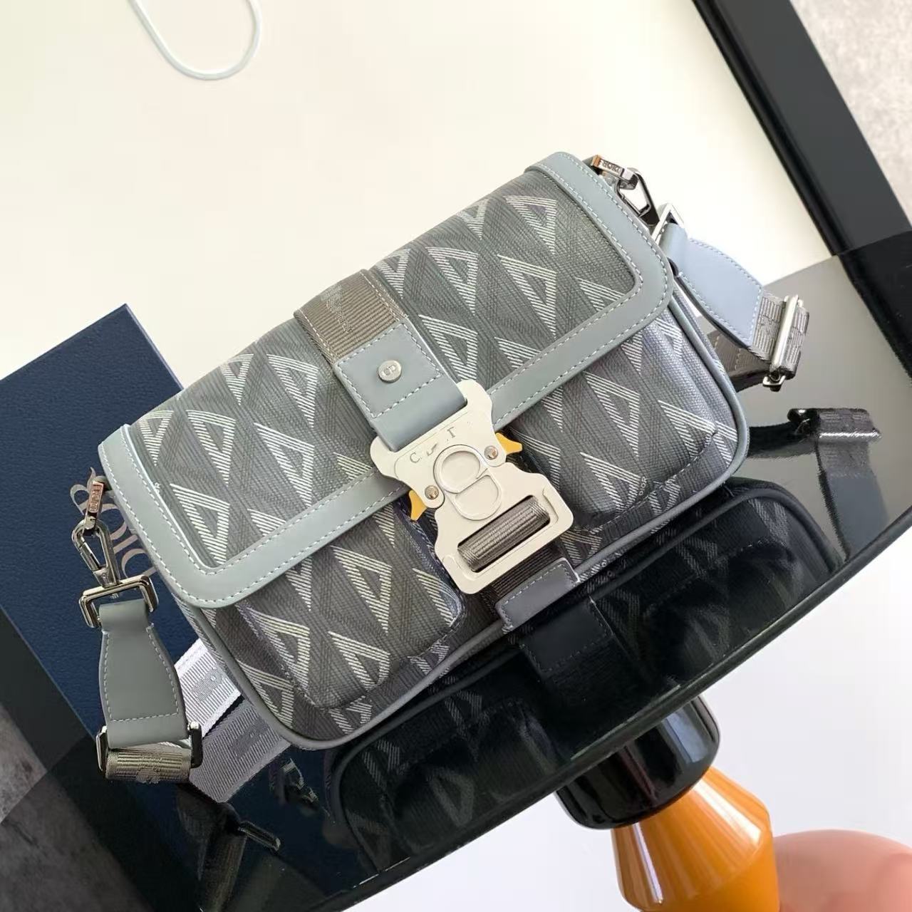 Gray medium