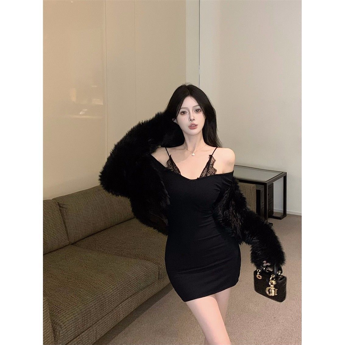 One-shoulder lace suspender dress for women in autumn black skirt waist tight hip-covered short skirt bottoming inner skirt
