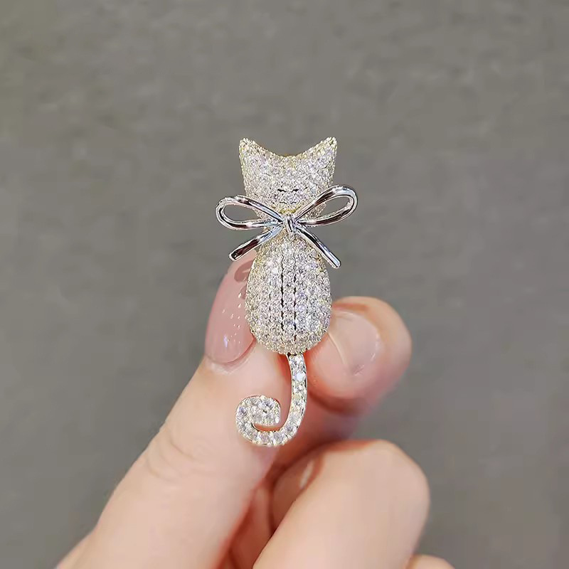 日韓のかわいい子猫のブローチの高級な女性の個性の動物の胸の花は光のピンのセーターのオーバーのスーツの装飾を防ぎます。|undefined