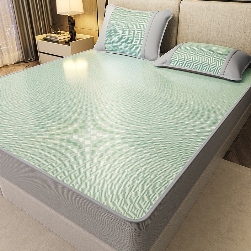 Nueva capa de cama de seda de hielo de verano de clase A 2025 nueva cubierta protectora de colchón todo incluido sábana cubierta de cama de tres piezas