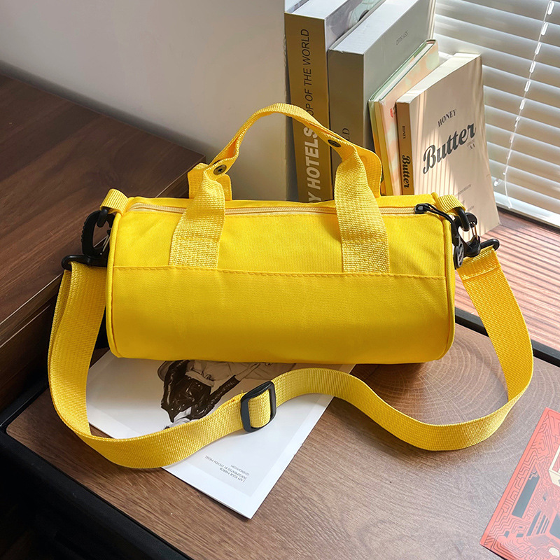 Cross-border cylindrical sports crossbody gym bag, textured portable lightweight travel bag, fashionable Oxford cloth leisure bag