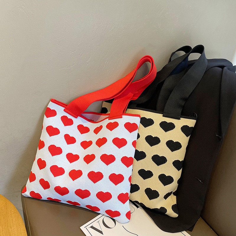 Diseño de nicho de color contrastante bolso de hombro de punto en forma de corazón bolso de mano para estudiantes simple versátil viaje bolsa de lona de gran capacidad