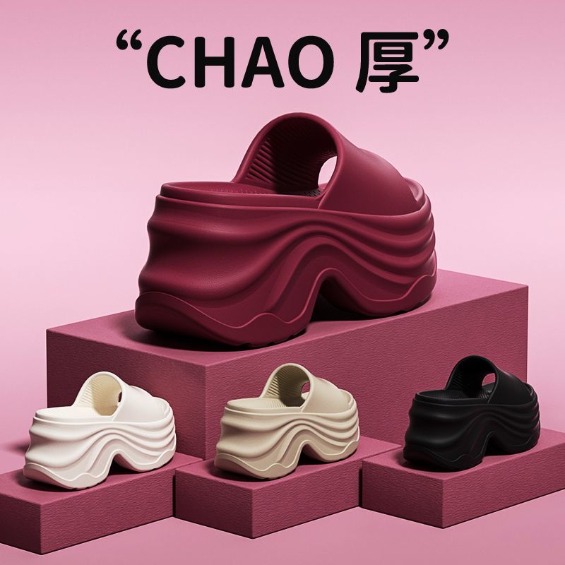 Fashionable summer women's slippers