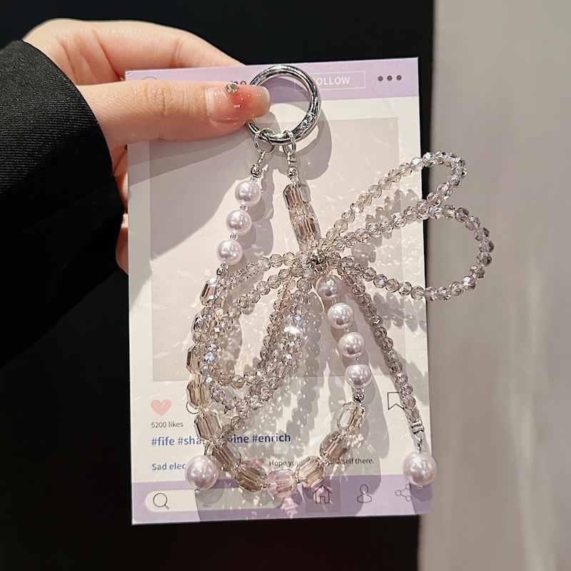 Boutique hecho a mano de alta gama para teléfono móvil cadena corta ins perla mariposa cordón de teléfono móvil de moda colgante de mensajero corto