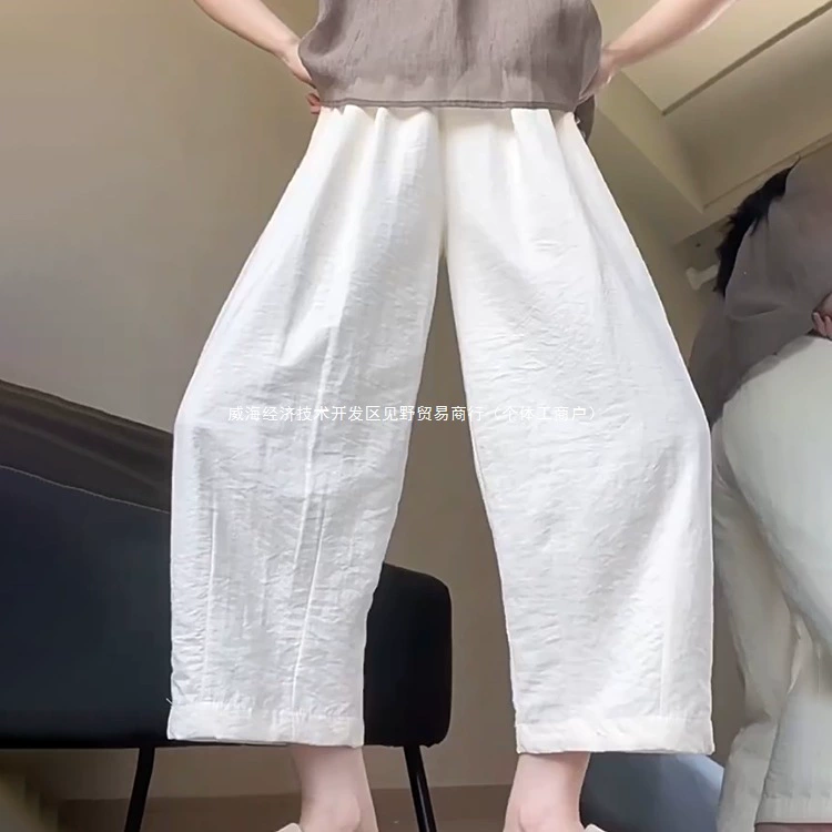 Белые брюки бабушки из ледяного шелка для женщин, новый стиль лета 2025 года, укороченные широкие брюки, миниатюрные шаровары-морковки.