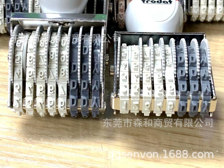 ����Ƥ��ӡ�� ��װ3λӢ�������� ��ʶ������ ��ɫƤ��ӡ�� �ؼ�