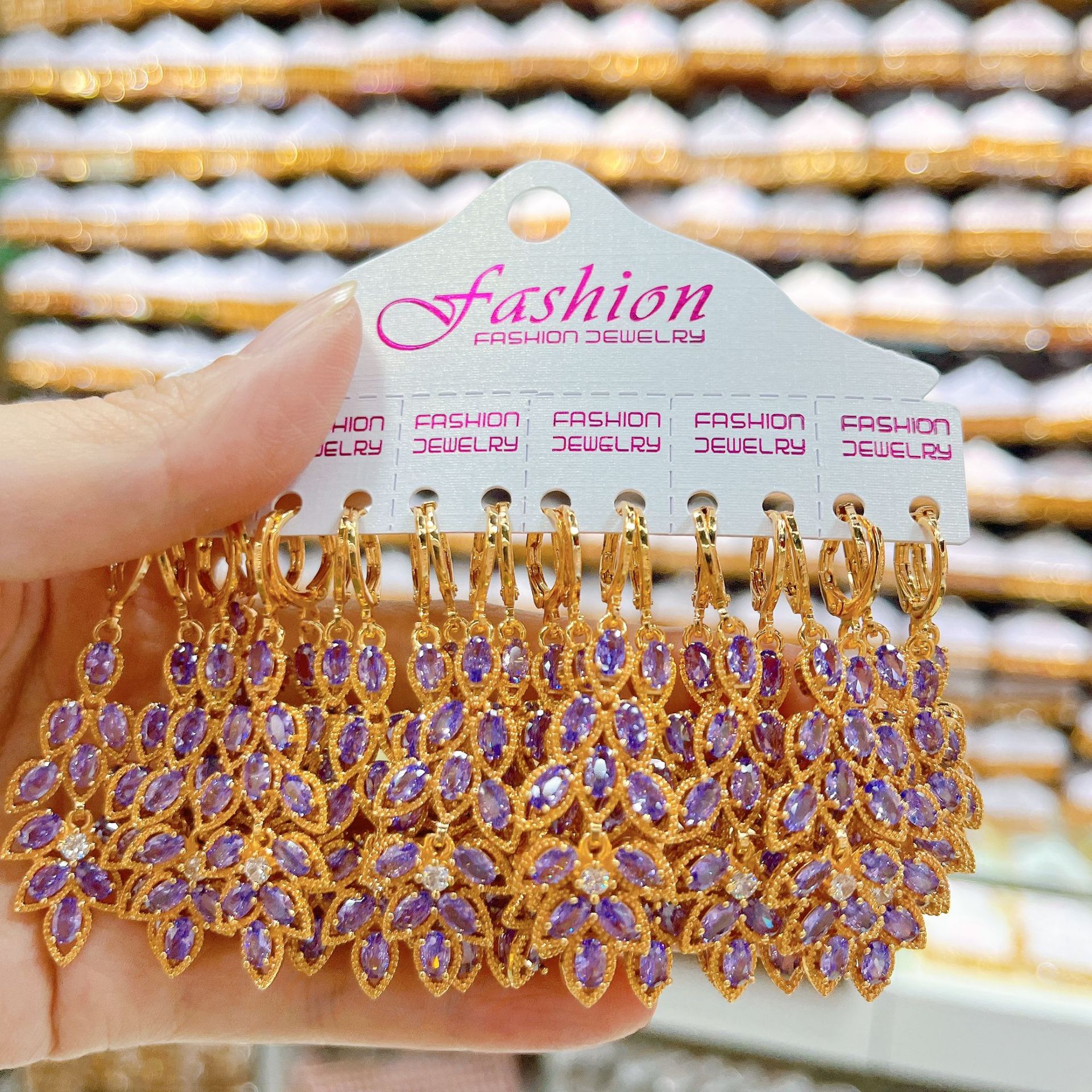 Aretes transfronterizos de cobre chapado en oro con bordas de aretes incrustados de zircón para orejetas de orejas para mujeres delicadas image 3