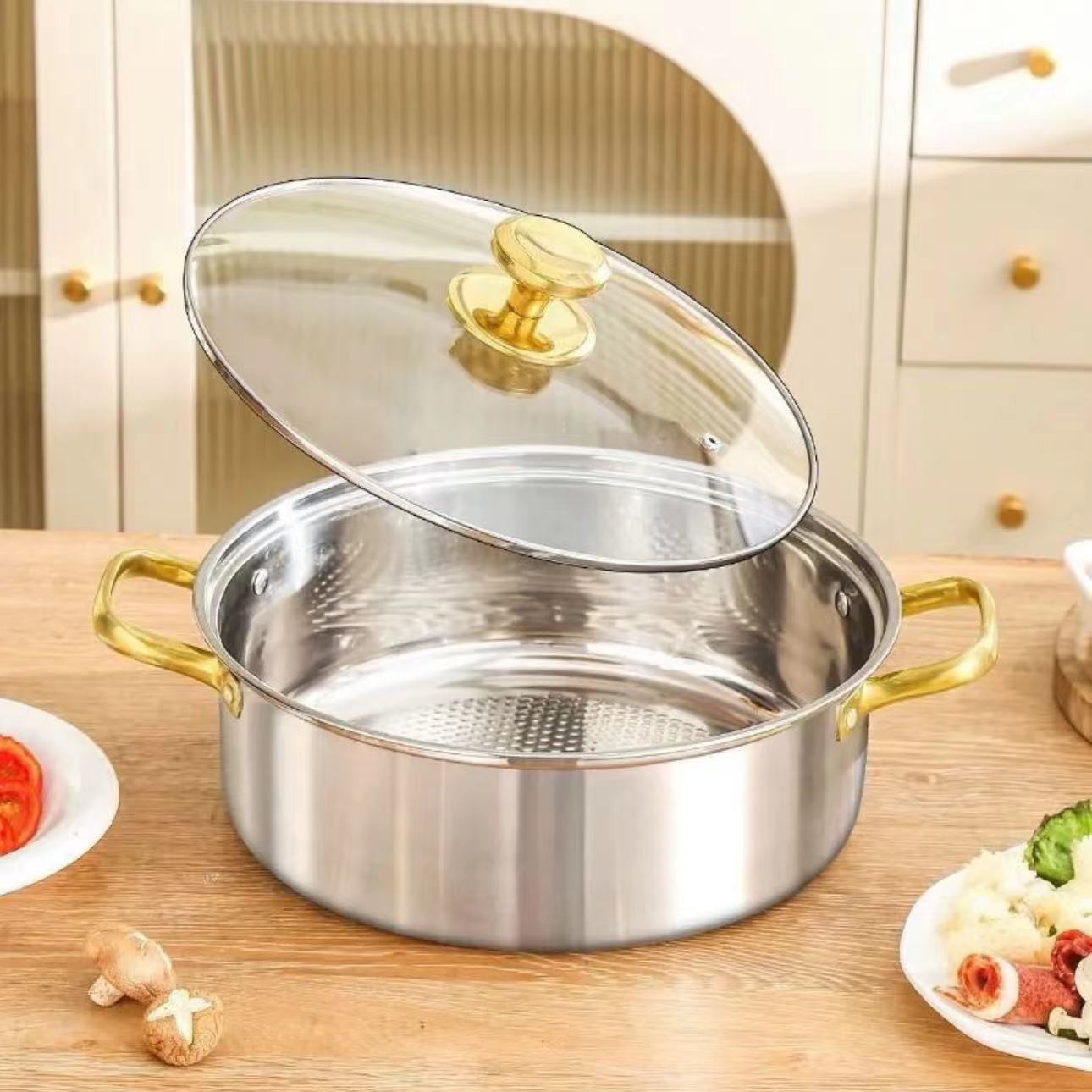 Clear soup pot [golden handle]