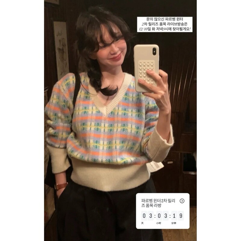 Now 2025 New Winter Korean Designer Far*En Elegant Sweet Plaid V Neck Knitted Sweater