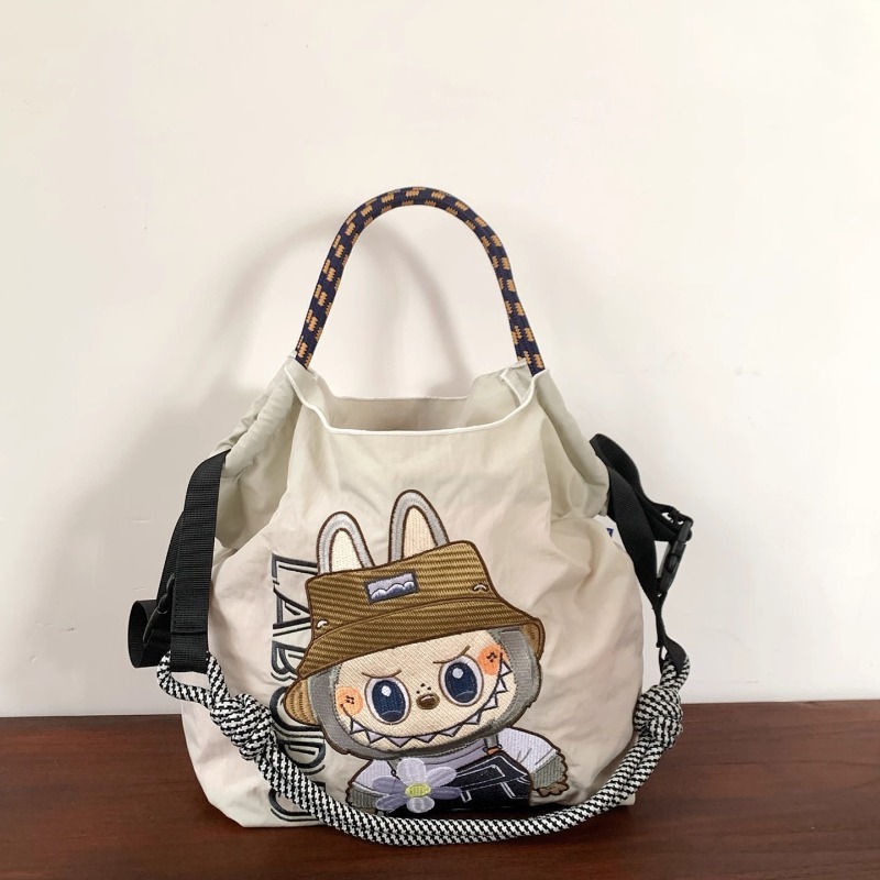 [アップグレードジッパーバッグ] 2025 新しい刺繍ナイロン屋外防水日本製多用途調節可能なクロスボディバッグ女性用|undefined