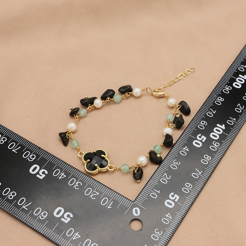 Pulseras de perlas de agua dulce naturales retro elegante pulseras de cuatro hojas negras europeas y estadounidenses el mismo joyería de empalme de oro 18k