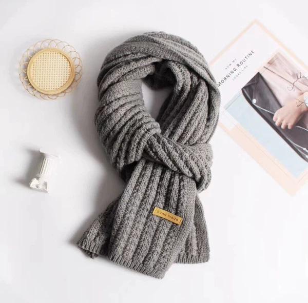 Small marked scarf-gray