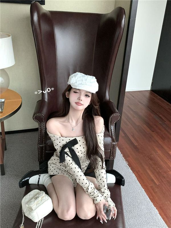 一字领波点长袖T恤女秋季蝴蝶结甜美修身显瘦开叉设计感露肩上衣|undefined