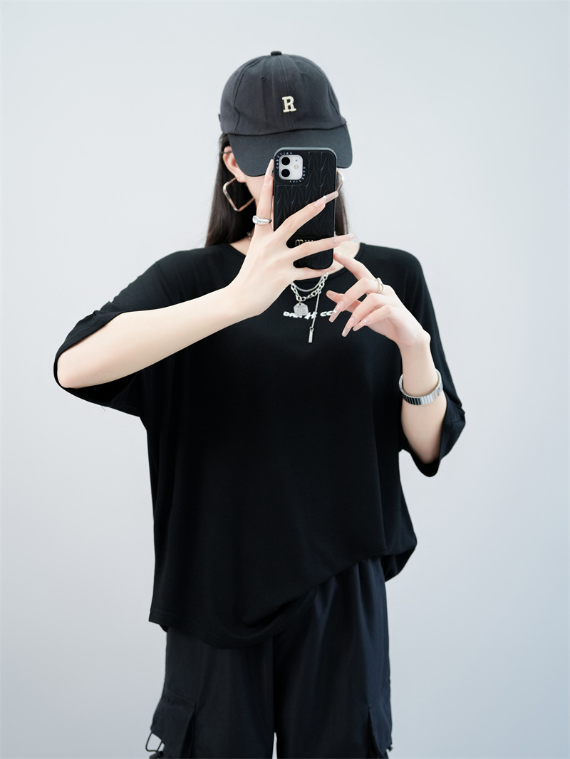 검은 느긋한 반소매, 재고