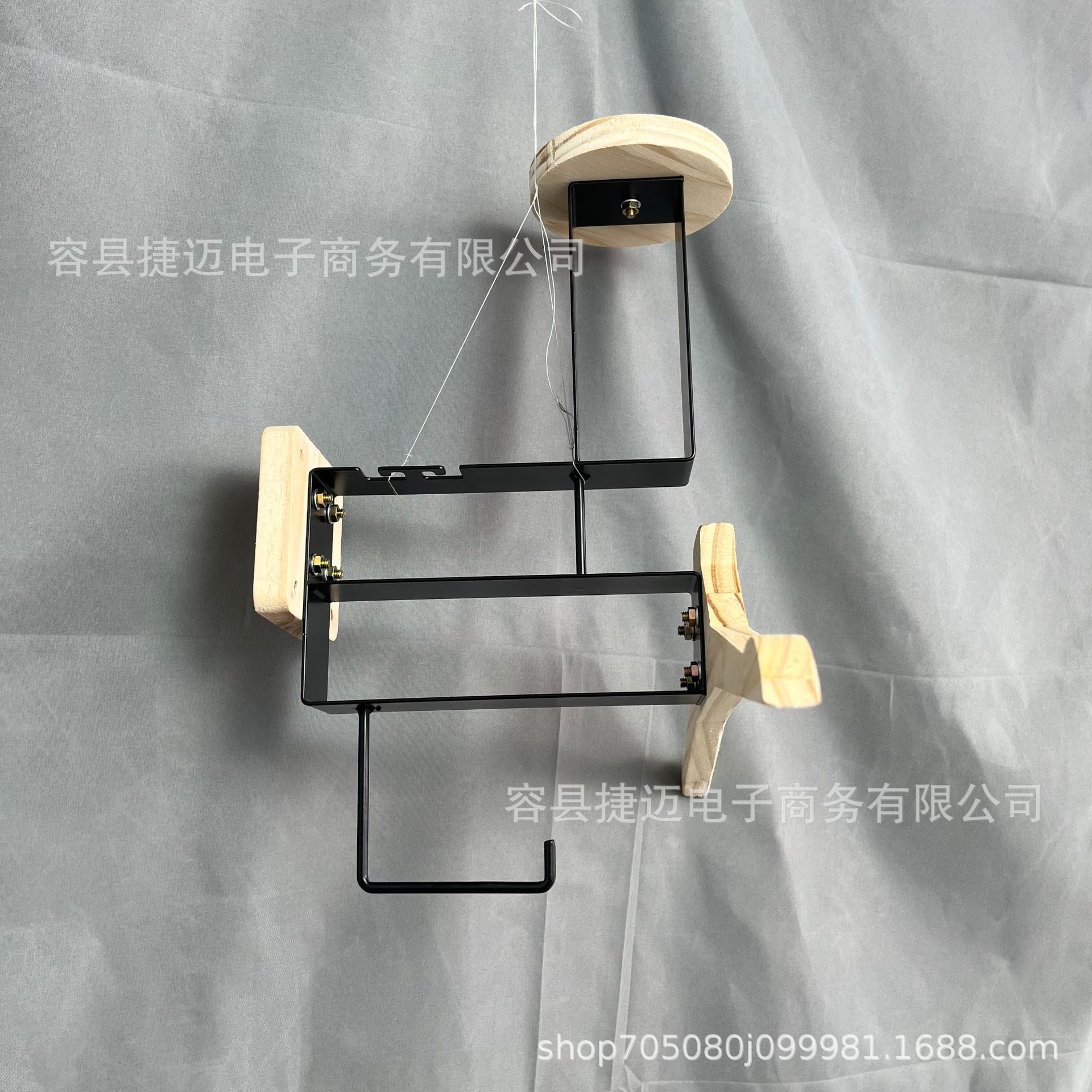 Tactical helmet wall-mounted storage rack, wall display rack for motorcycle enthusiasts, made of solid wood, does not damage motorcycle helmets