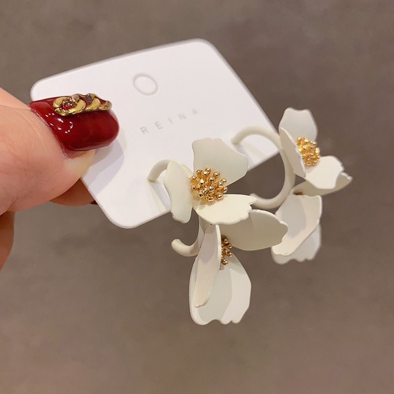 Korean style threedimensional flower alloy earringspicture3