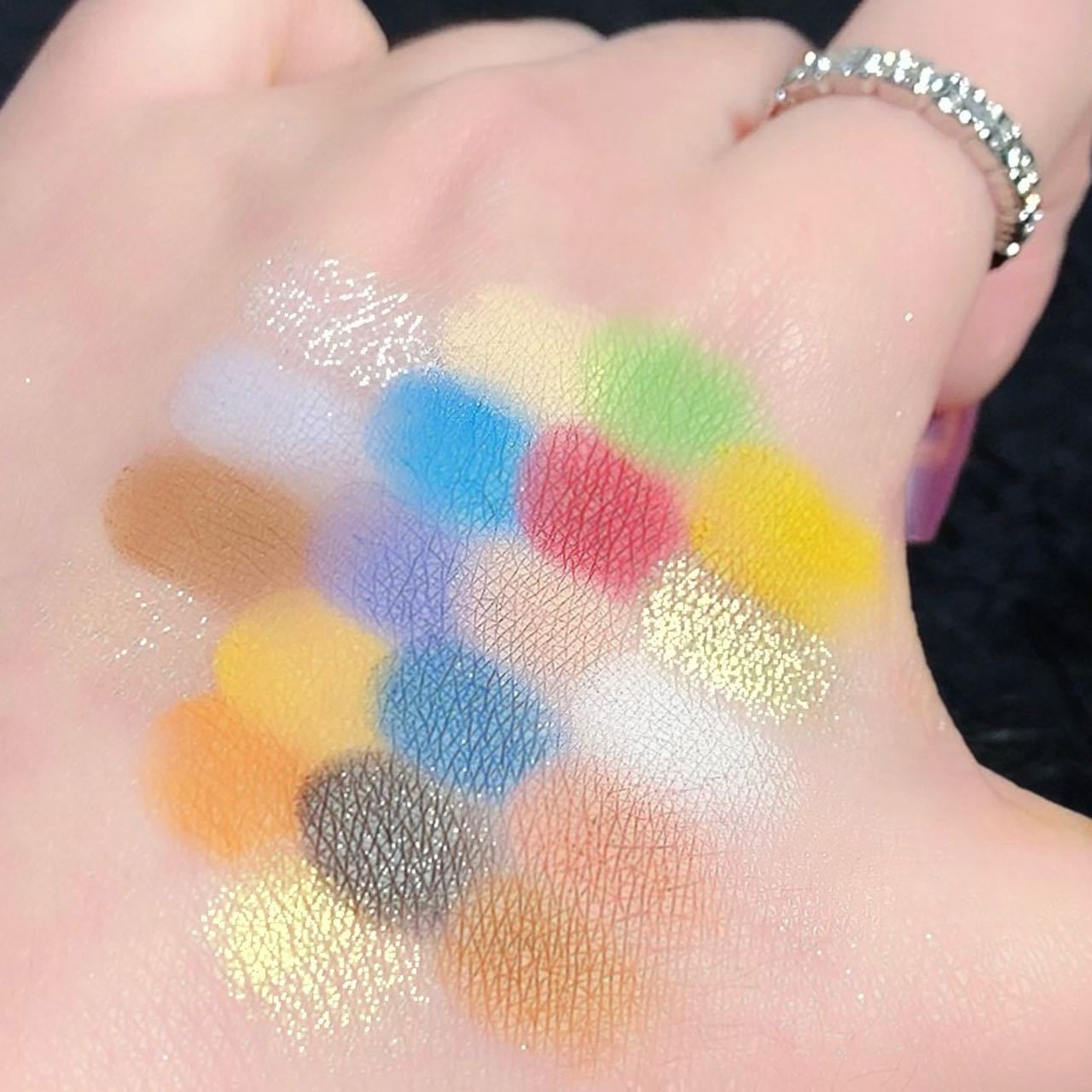Miss Lara 20-color eyeshadow palette: Dazzling Avocado Glitter, Pearlescent, Matte, student stage Eyeshadow makeup undefined
