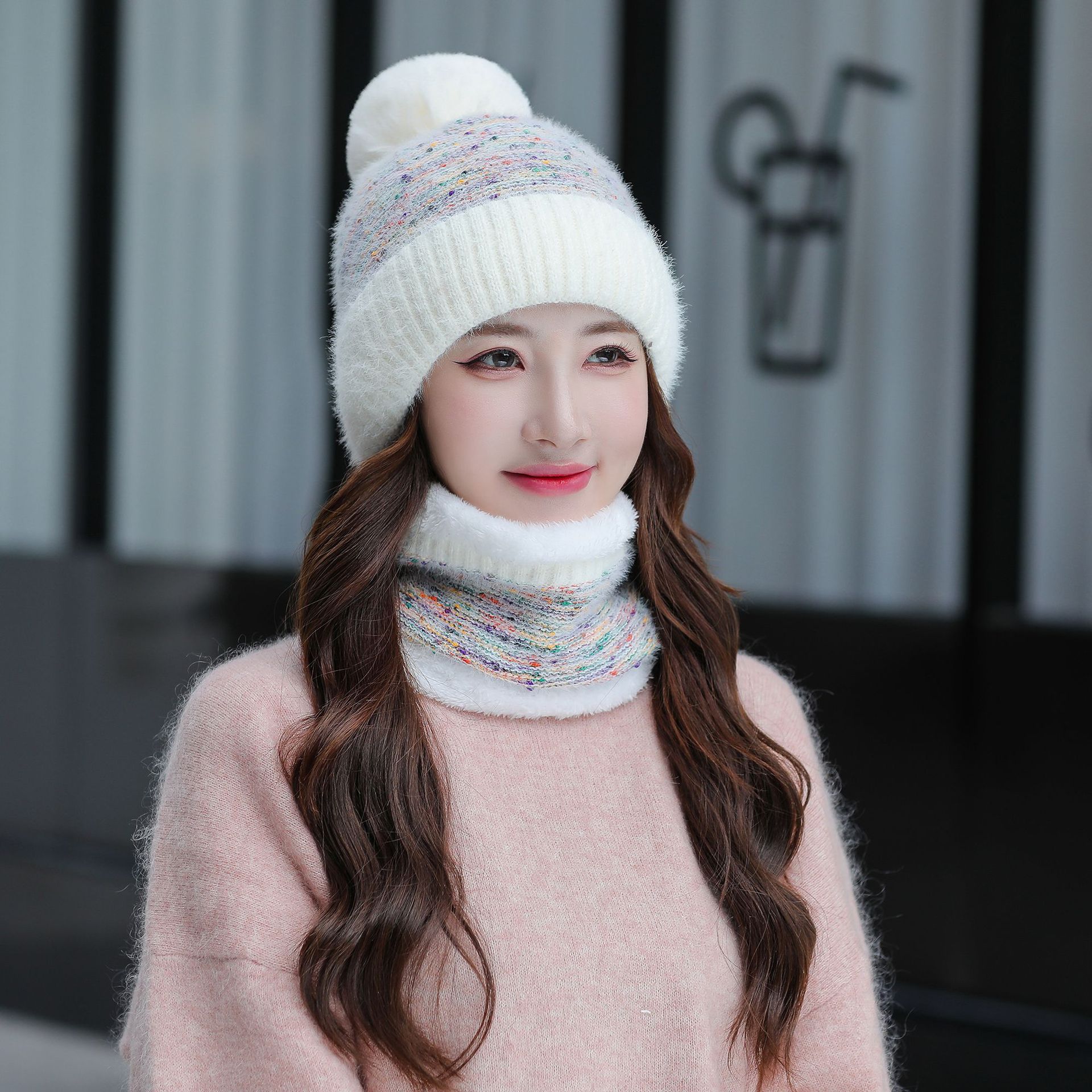 Sombrero de las mujeres de otoño e invierno cálido bufanda de protección auditiva traje de dos piezas sombrero de lana de moda de color mezclado a prueba de frío image 1