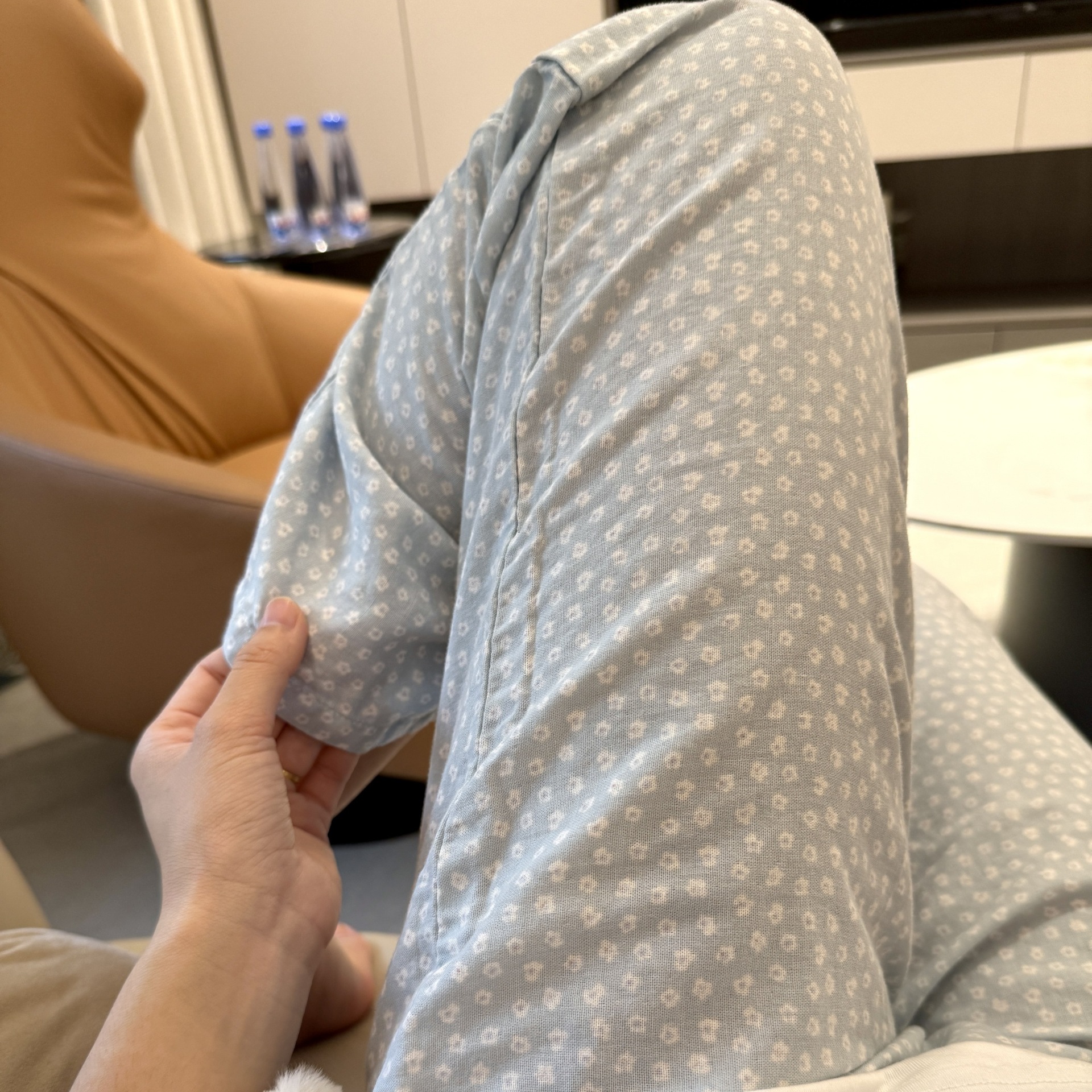 Long-sleeve with a round collar, trousers