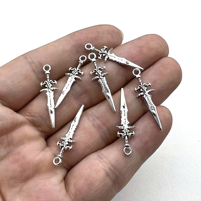 New fashion cross-border foreign trade retro Gothic sword pendant dagger pendant pendant diy alloy jewelry accessories New fashion cross-border foreign trade retro Gothic sword pendant dagger pendant pendant diy alloy jewelry accessories