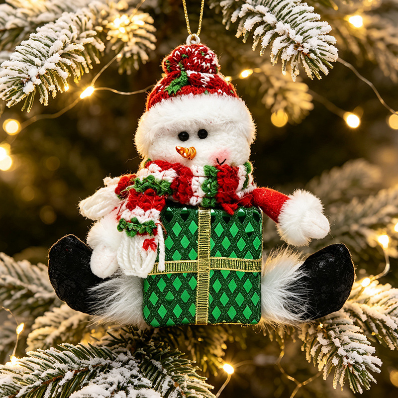 Cross-border Christmas decoration Christmas tree pendant knitted gift box doll small pendant high-end party atmosphere pendant