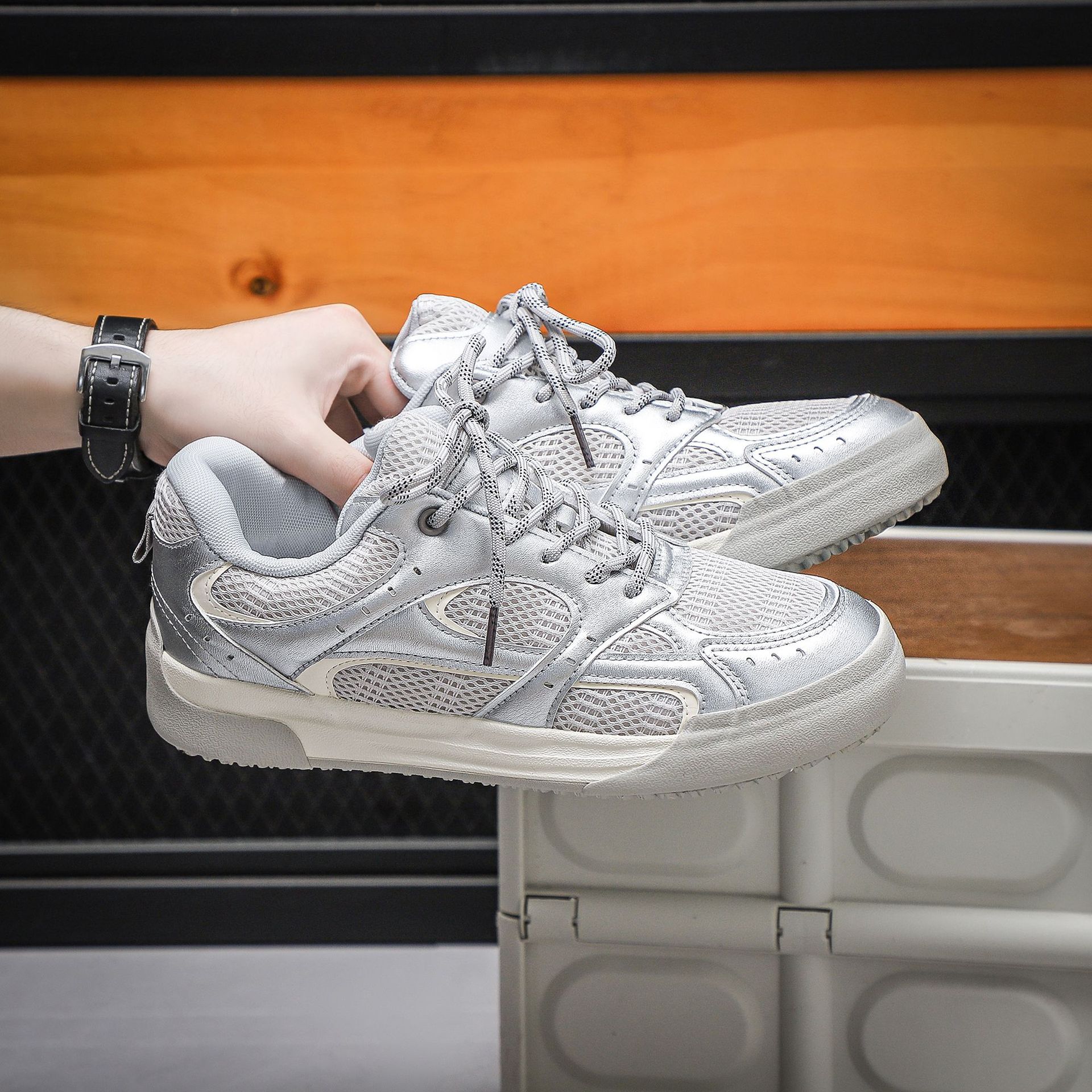 Diseño original nicho zapatos de pan de suela gruesa para hombres 2025 primavera nuevos zapatos de panel de malla chic de estilo universal zapatos de entrenamiento