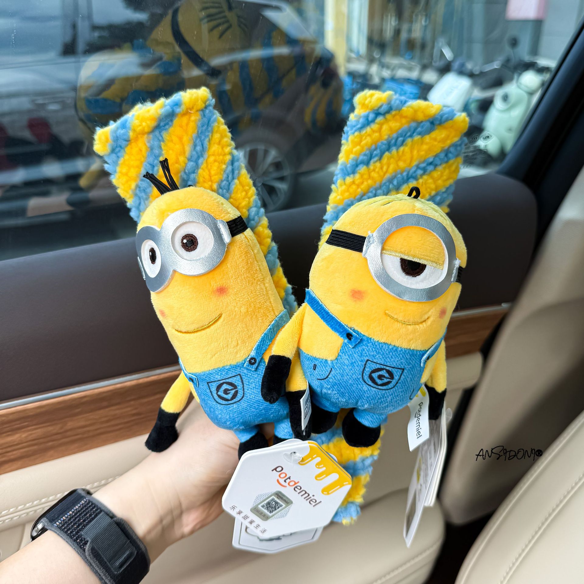 Authentic Minions Car Seatbelt Shoulder Pads Car Accessories Interior Decorations Gift for Female Friends New Car Gift