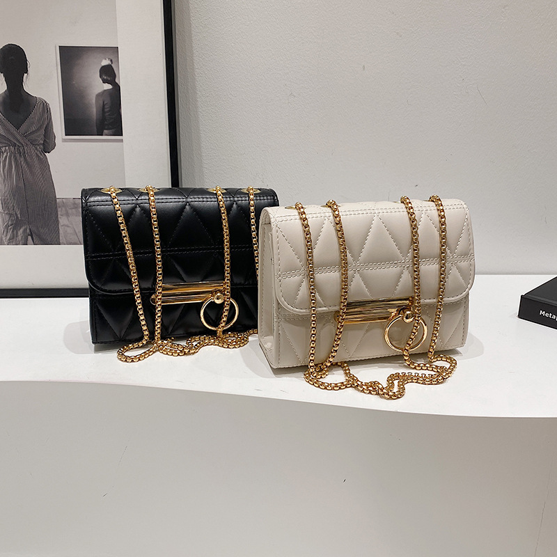 Otoño y invierno de moda mini bolso para mujeres 2023 nueva moda de moda universal cadena de diamante bolso de hombro pequeño