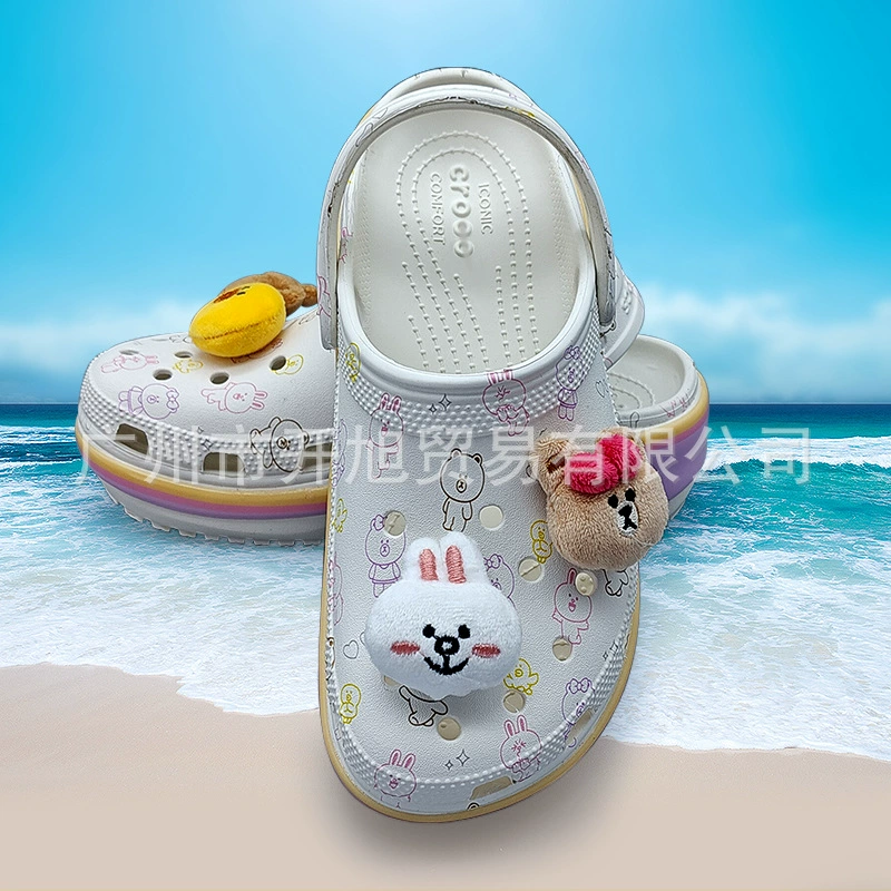 Клон Crocs 2025 Brown Bear Cloud Shoes для женщин и взрослых с мультяшным принтом и пляжными шлепанцами и тапочками оптом