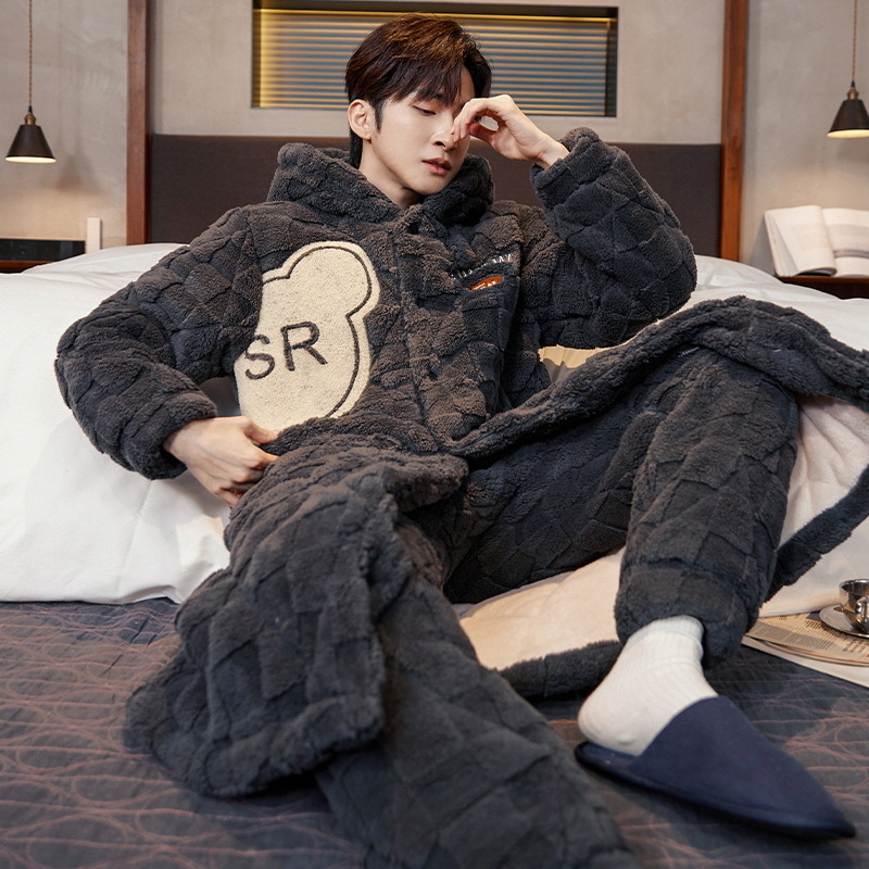 Pijamas de hombre Otoño e Invierno lana de coral engrosada forro polar cálido camisón acolchado de tres capas traje de franela para el hogar