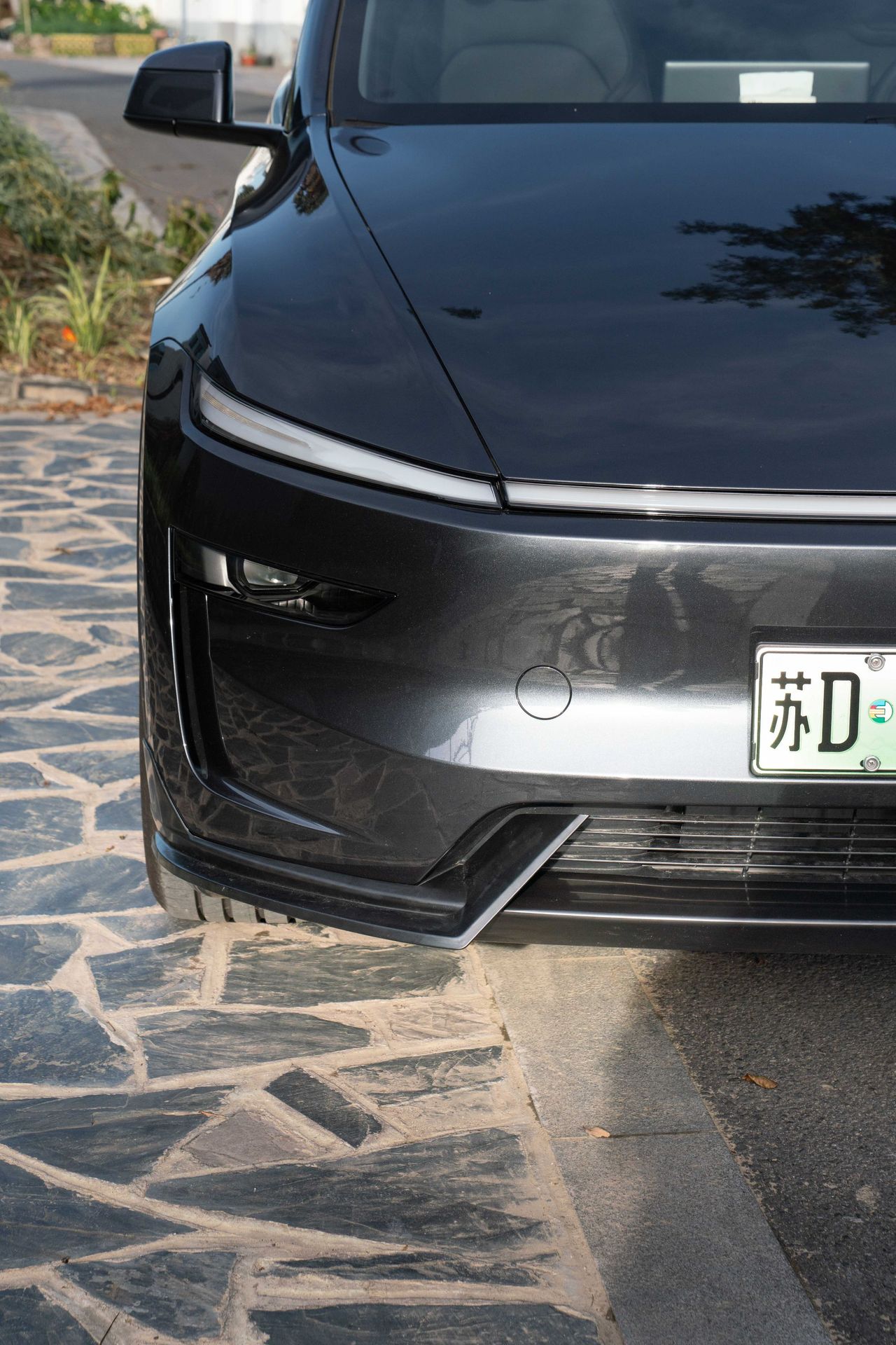 Suitable for Tesla 2025 Modely New Version Three-Stage Punch-Free Front Lip Small Surround Carbon Fiber Texture