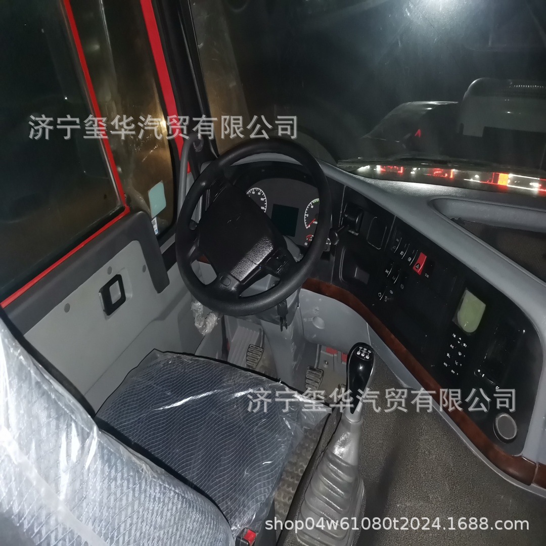 Long-Term Export of Howo Self-Loading Engineering Vehicles, 375-Horsepower Dump Trucks, and Eight-Wheel Dump Trucks for Transporting Soil and Gravel