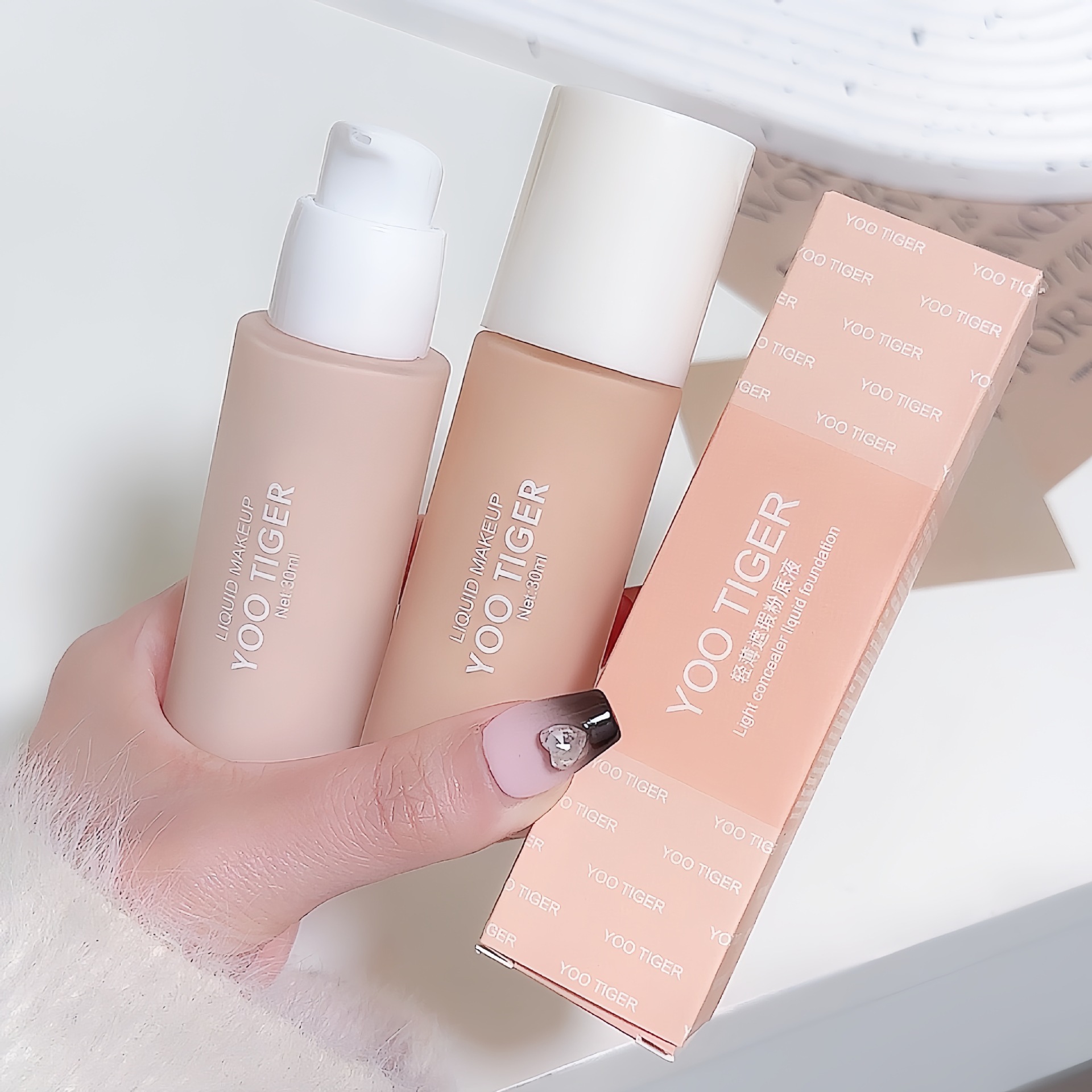 Hot-Selling Supply Yoo Tiger Light and Clear Liquid Foundation Concealer Moisturizing Makeup Primer Nude Makeup Cream