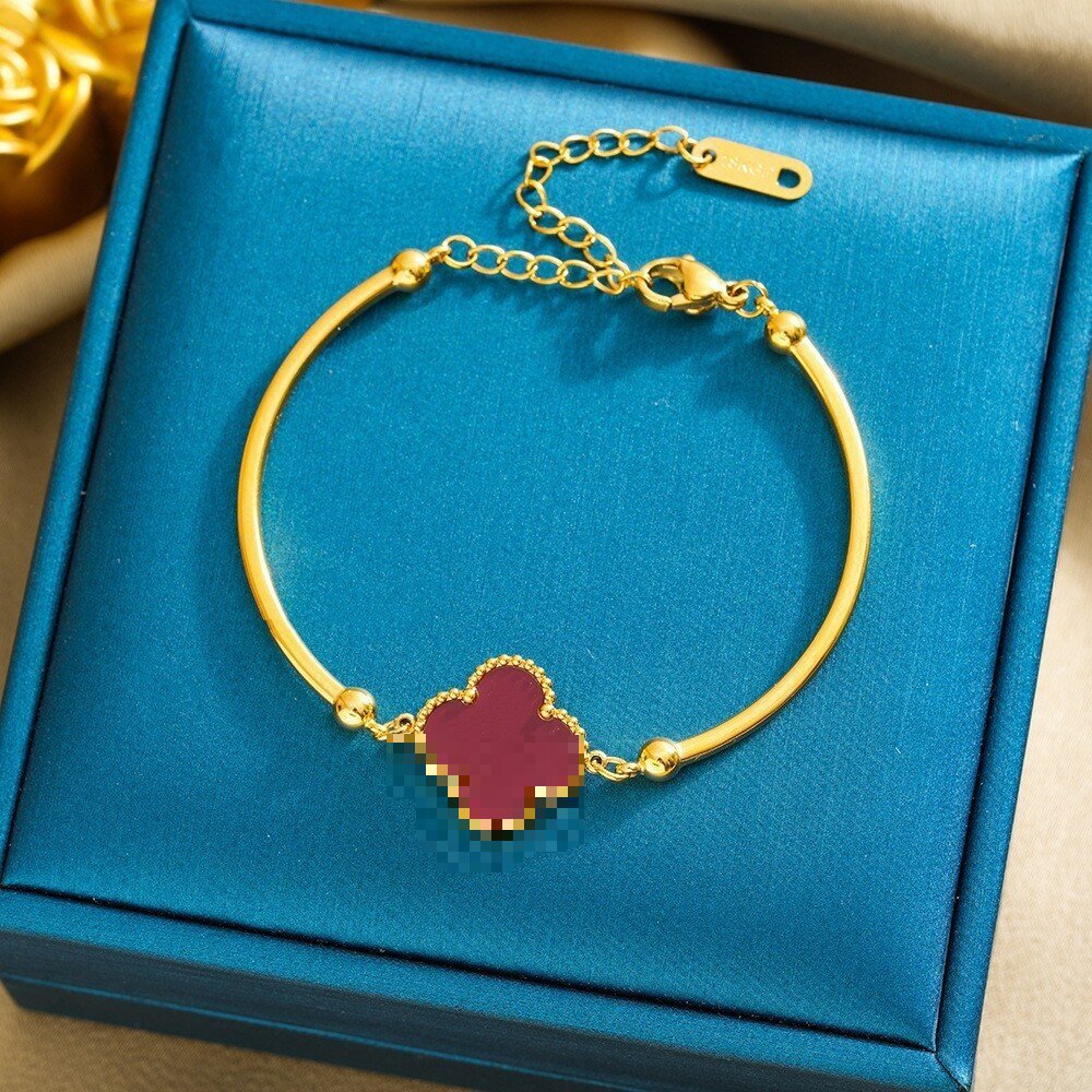 Pulsera de trébol de acero titanium vendedora caliente transfronteriza europea y americana con incrustaciones de concha pulsera colgante pulsera de diseño avanzado sin desvanecimiento al por mayor