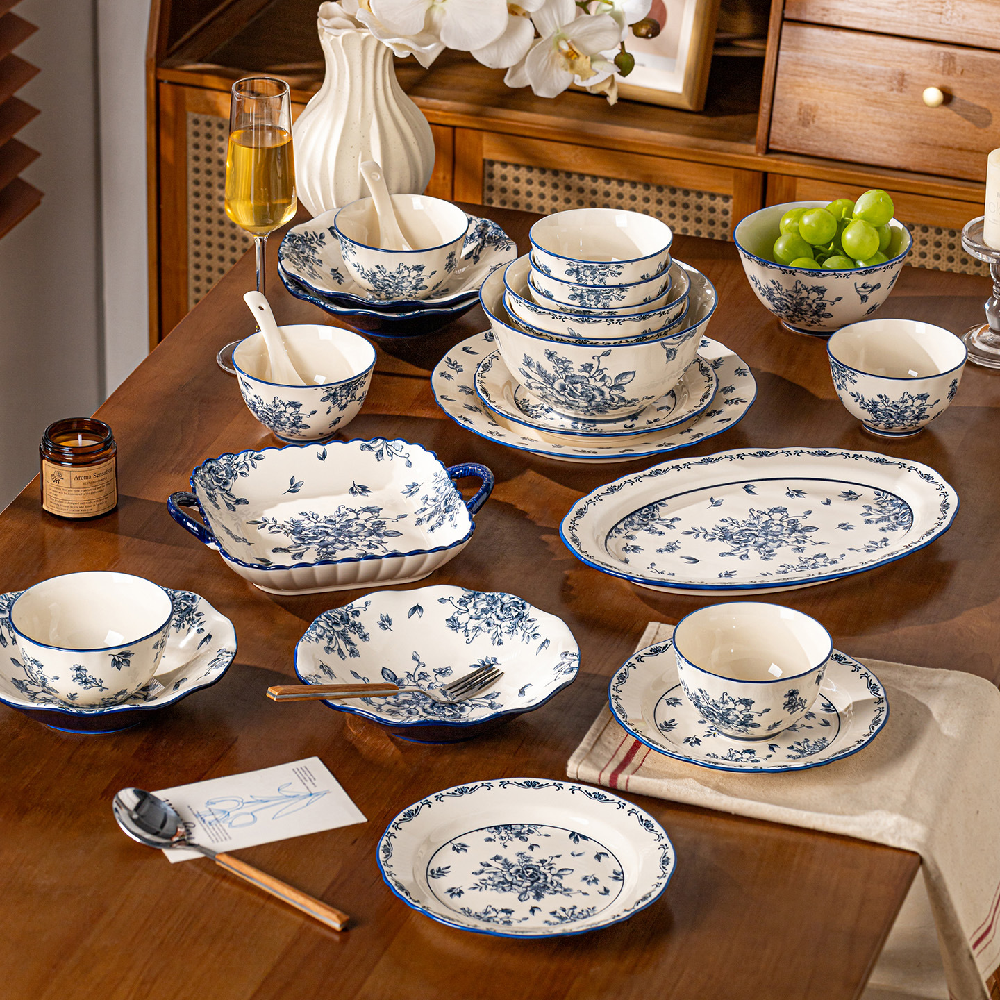 Conjunto de cubiertos de cerámica china de color azul al por mayor de alto valor de platos pareja platos de comedor retro platos de platos caseros