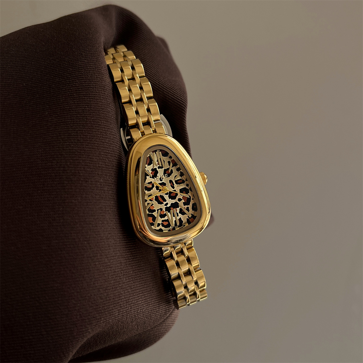 Pointer Display Type Casual Retro Leopard Double Side Snaps Quartz Watch