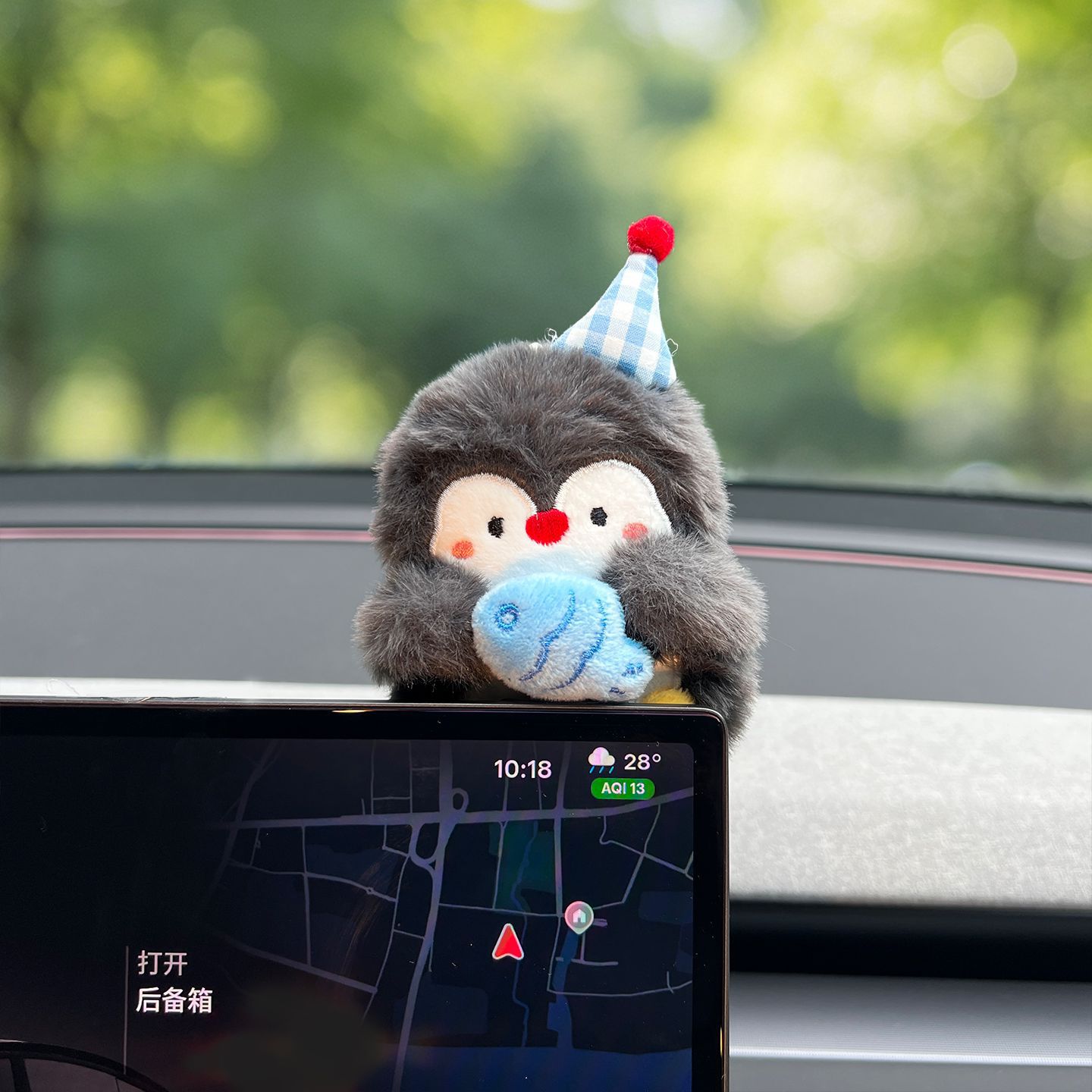 Cute and Adorable Penguin Car Decoration for Dashboard, Cartoon Animal Interior Decoration, Screen Plush Toy