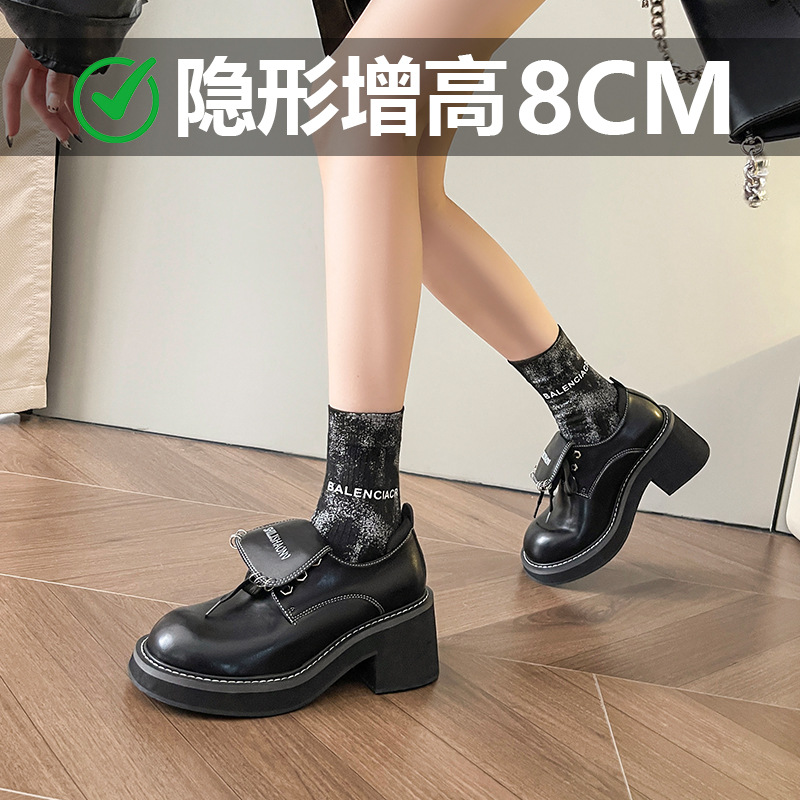영국 스타일의 검은 가죽 신발 여성의 2025 새로운 봄과 가을 로퍼 둥근 머리와 얕은 입 단층화 두꺼운 힐 하이힐 신발