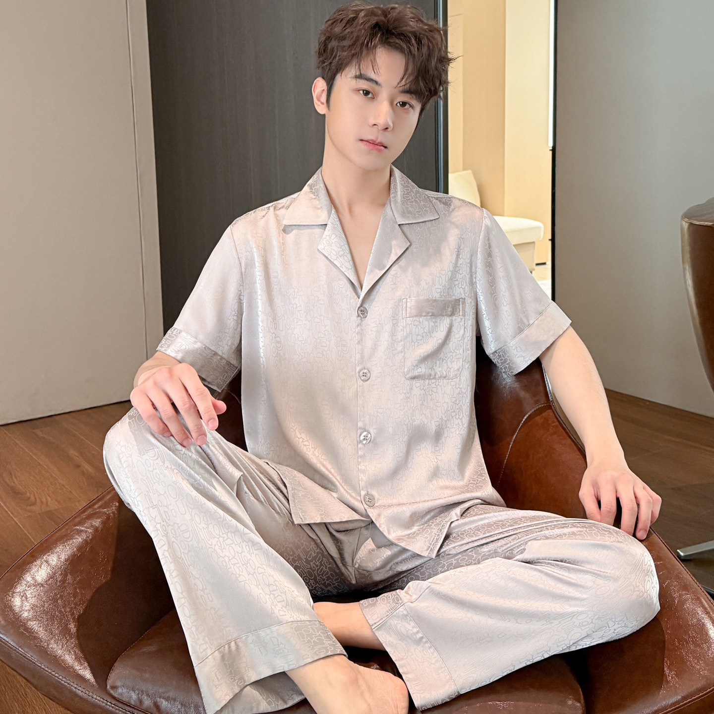 Ice Silk Pajamas, High-End Men's Summer Short-Sleeved Trousers, Thin, Light, Luxurious and Cool, Can Be Worn Outside, Large Size Home Clothes Set